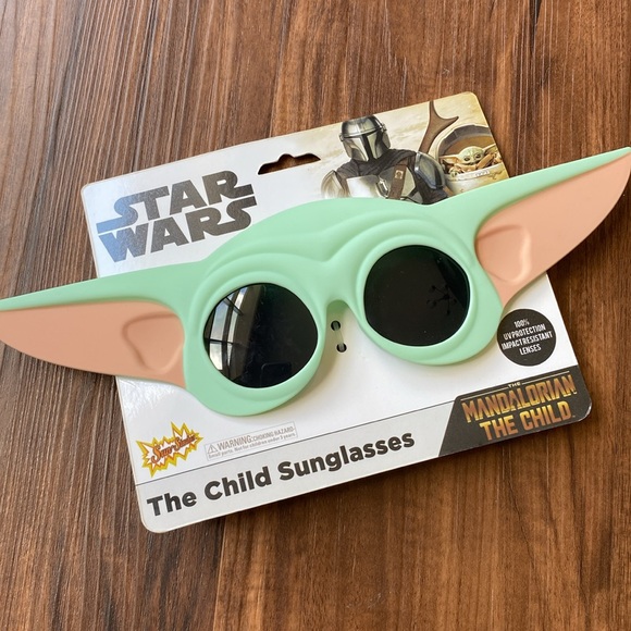 Star Wars Character Sunglasses - fits Child - Picture 6 of 6